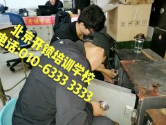 www.逼特"